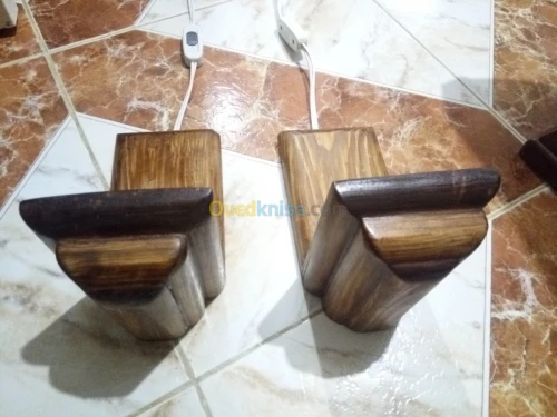 vieuse de chambre fixer au mur