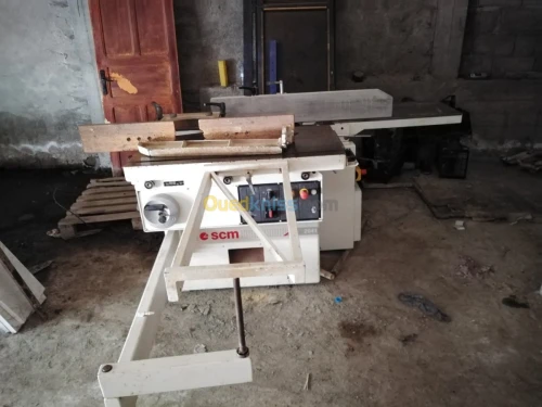 Machine scm