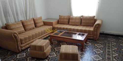 Sofa de 06 places + 02 poufs