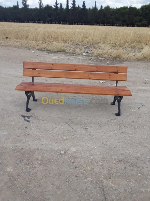 banc public . Corbeille public 