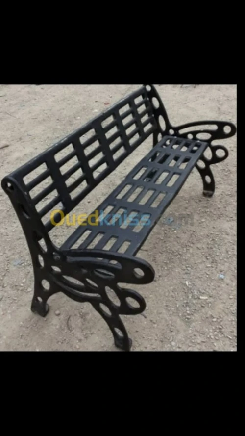 banc public . Corbeille public 