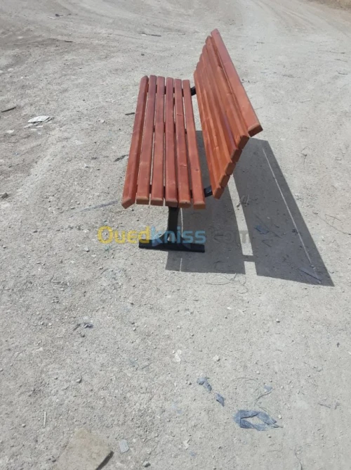 banc public . Corbeille public 