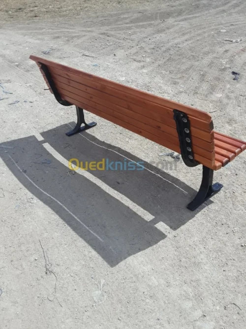 banc public . Corbeille public 