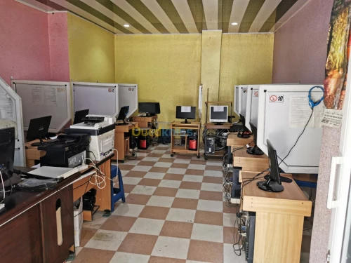 materiel cyber cafe  