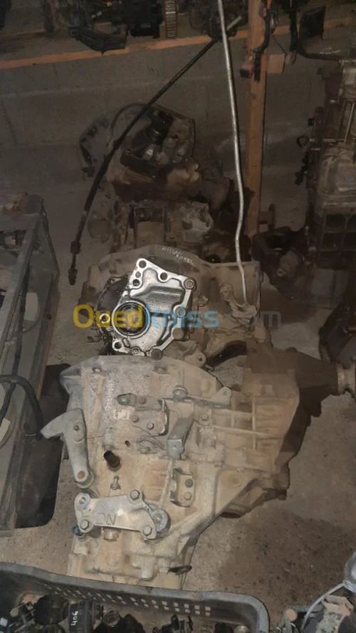 Boîte nissan navara Qashqai hyrdbody boit kia picanto master ivoque fiat 2005ou 2025  