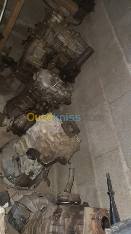 Boîte nissan navara Qashqai hyrdbody boit kia picanto master ivoque fiat 2005ou 2025  