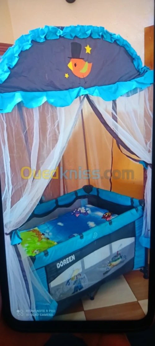 Chambre bébé . poussette