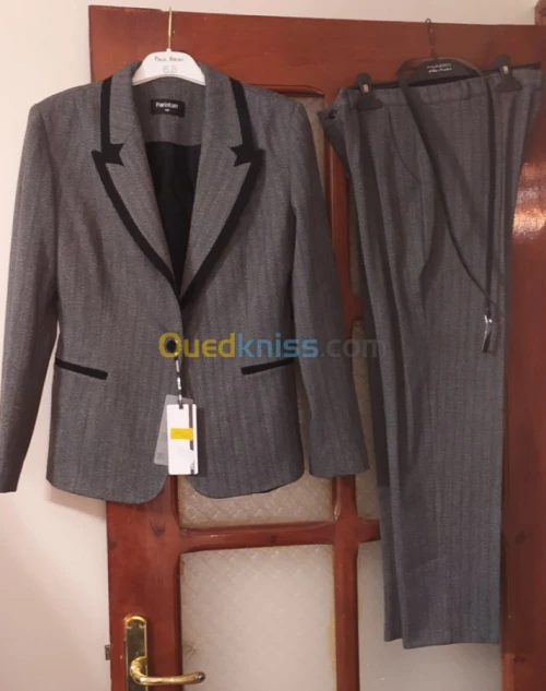 Vêtements classiques pour femme