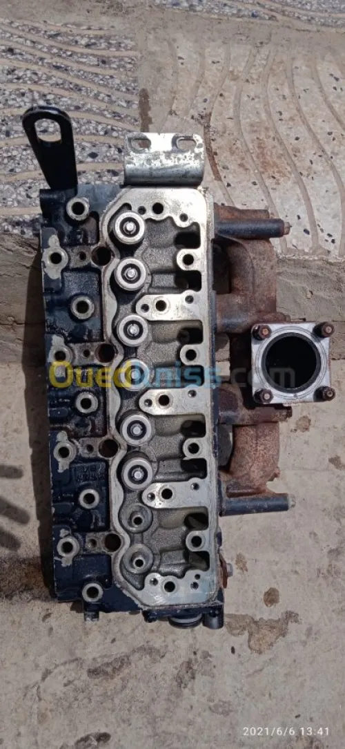 Culasse Yanmar 4 cylindres