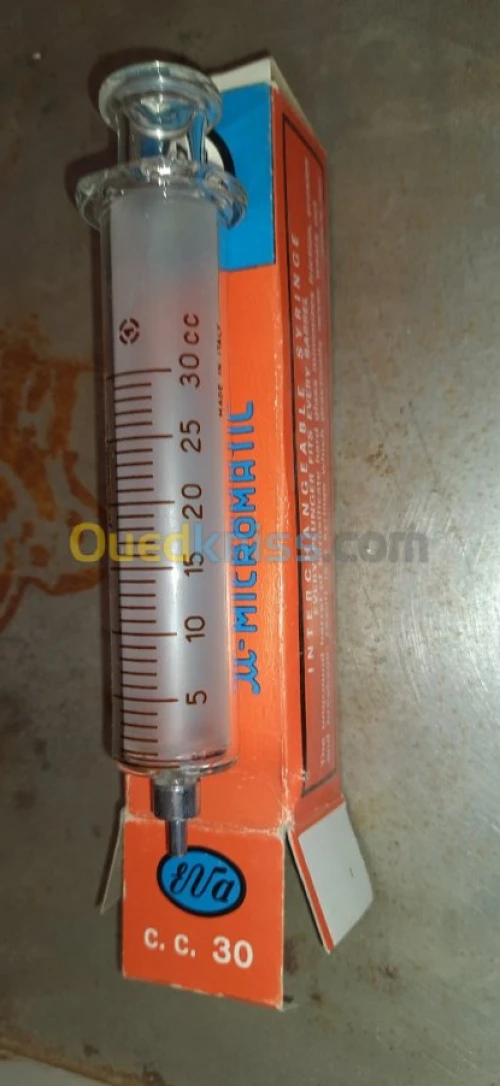 Seringue en verre multi contenance 