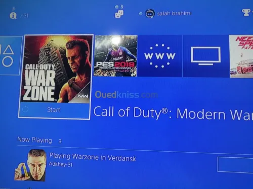 Ps4 slim 1 tera avec 2 mannete