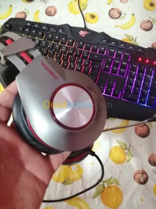 Ps4 slim 1 tera avec 2 mannete