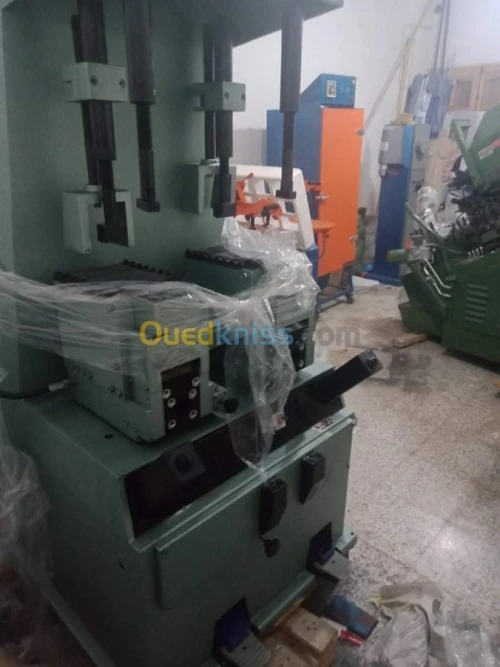 ألات صناعة الاحذية  Machine chaussure 