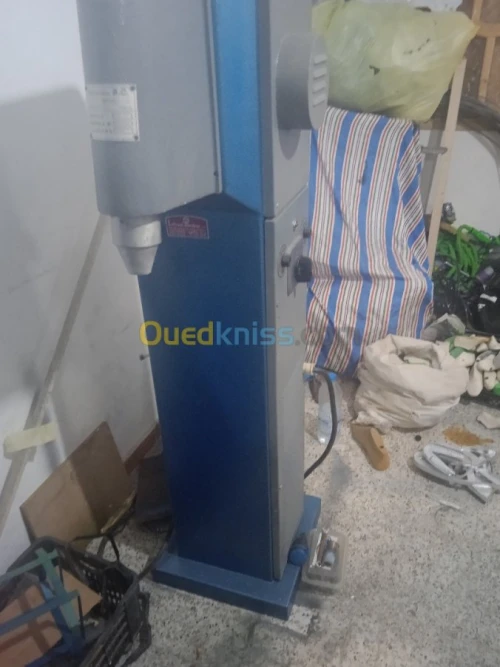 ألات صناعة الاحذية  Machine chaussure 