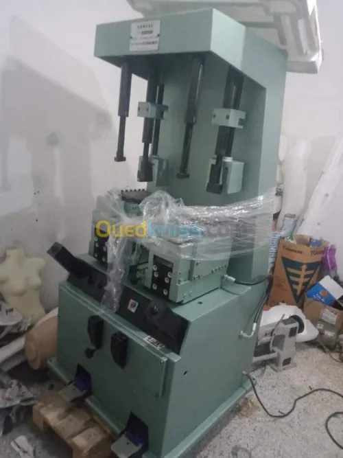 ألات صناعة الاحذية  Machine chaussure 