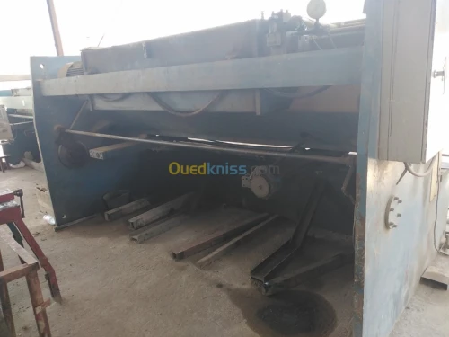 Cisaille guillotine hydraulique 