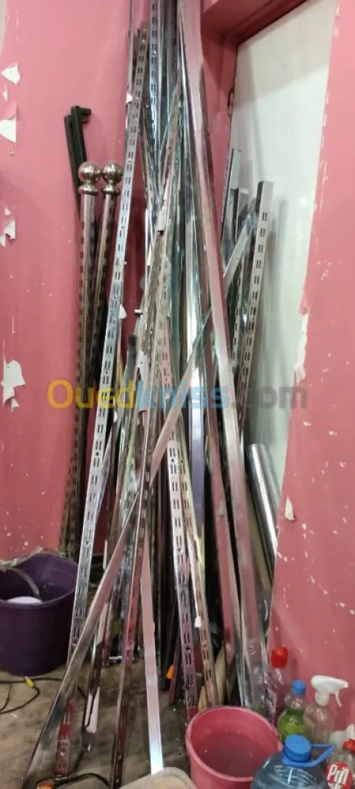 Promotion mannequin peroquets bars