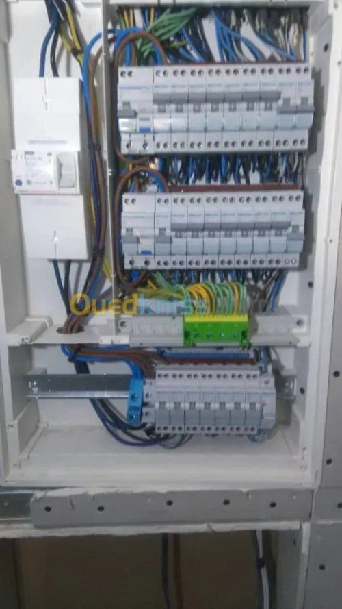 Artisan electricien