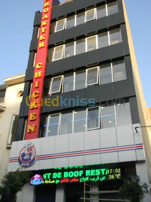 Des panneaux d’affichages électronique