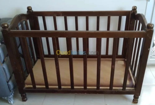 Lit bébé/enfant trés solide حطب