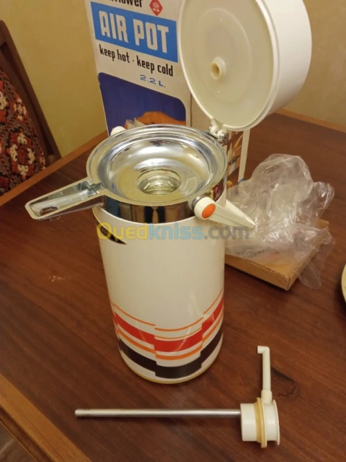Deux thermos anciens neufs avec emball