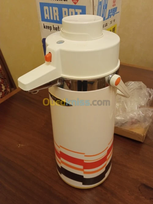 Deux thermos anciens neufs avec emball