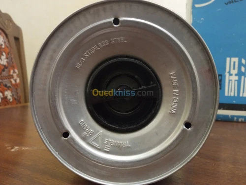 Deux thermos anciens neufs avec emball