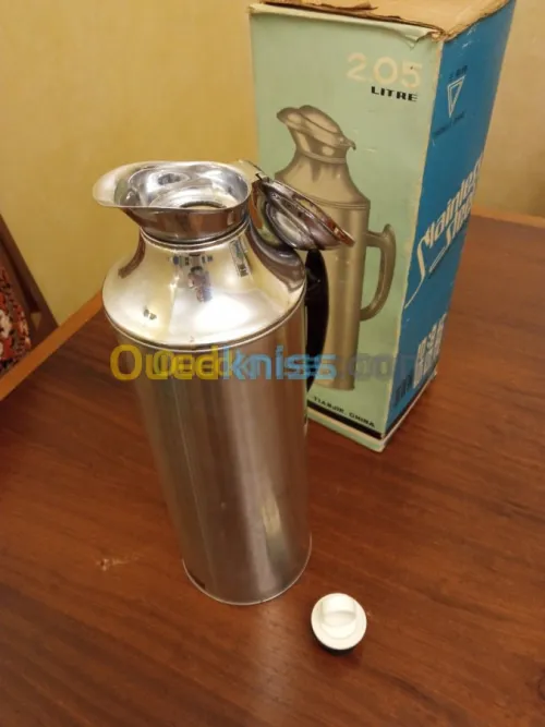 Deux thermos anciens neufs avec emball