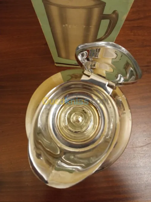 Deux thermos anciens neufs avec emball