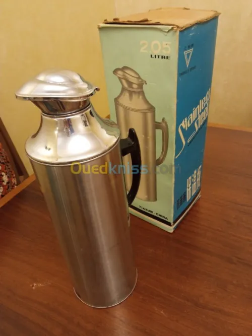 Deux thermos anciens neufs avec emball