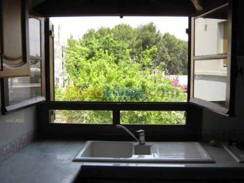 Location vacances Appartement F3 Alger Hydra