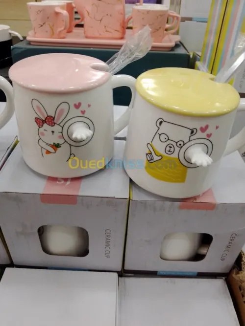 Des mugs en céramique