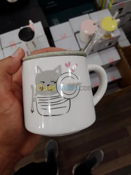 Des mugs en céramique