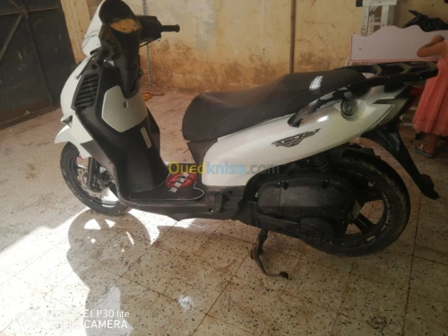 Sym  Hd2 200