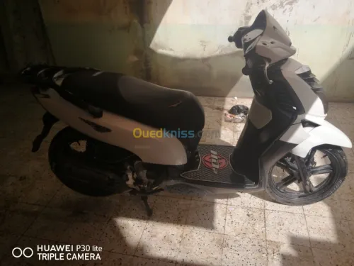 Sym  Hd2 200