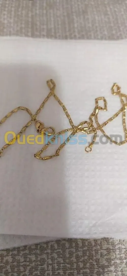DES COLIER EN PLAQUES OR HOMMES ET FEM