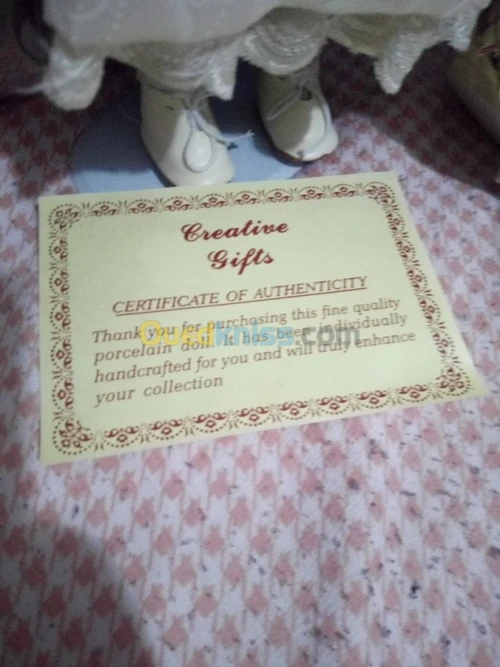 Poupée de porcelaine 