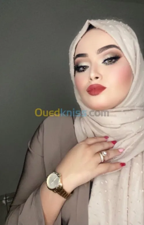 Formatrice de coiffure et maquillage 