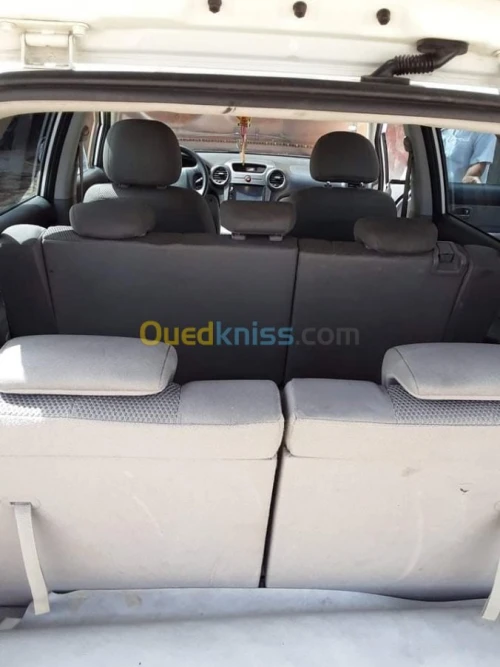 Kia Carens 2011 