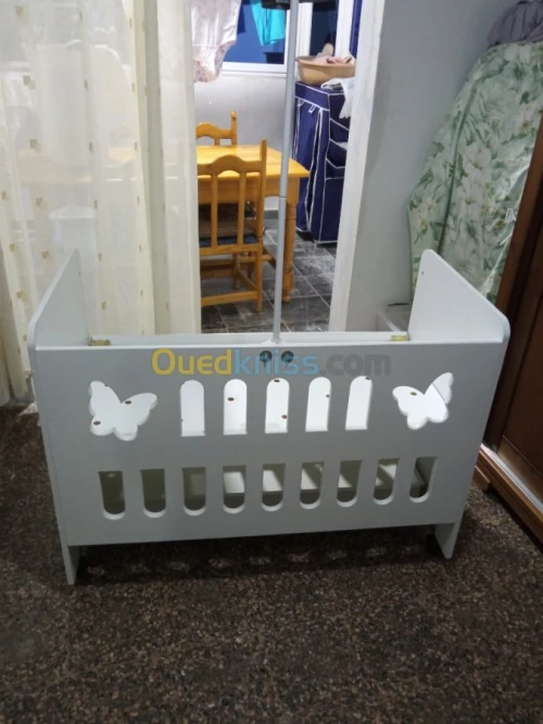 Lit bébé en bois