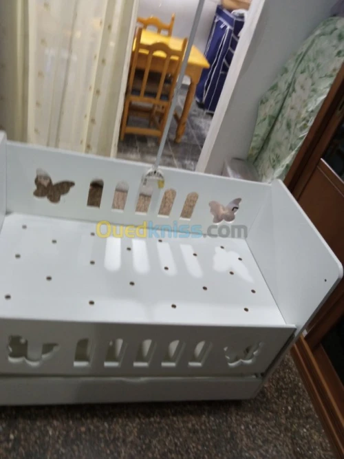 Lit bébé en bois