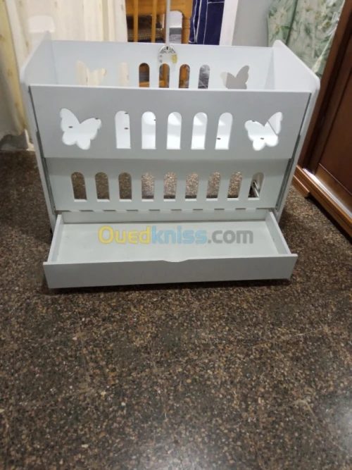 Lit bébé en bois