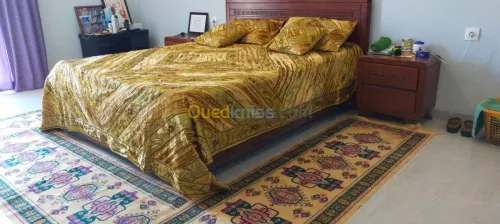 Couvre lit perlé + 4 taies d'oreillers
