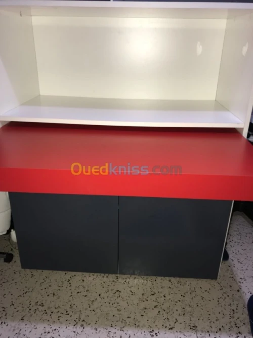 Magnifique bureau et aussi grand range