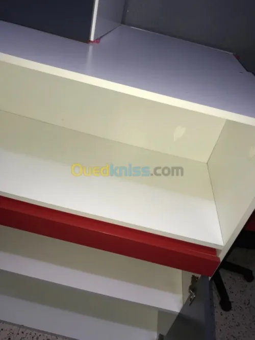 Magnifique bureau et aussi grand range