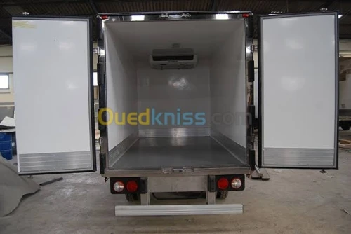 Carrosserie camion frigo . Continuer