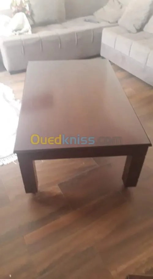 une table basse en etat neuf 