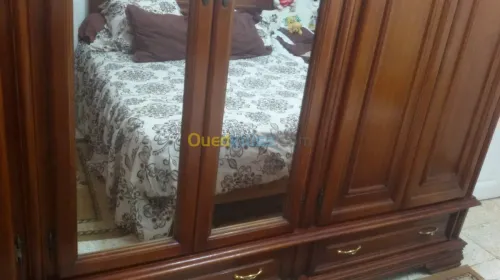 Chambre a coucher en bois rouge