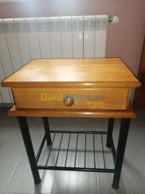 Table de nuit.