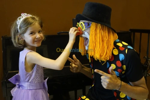 Clown anniversaire magicien mascotte 